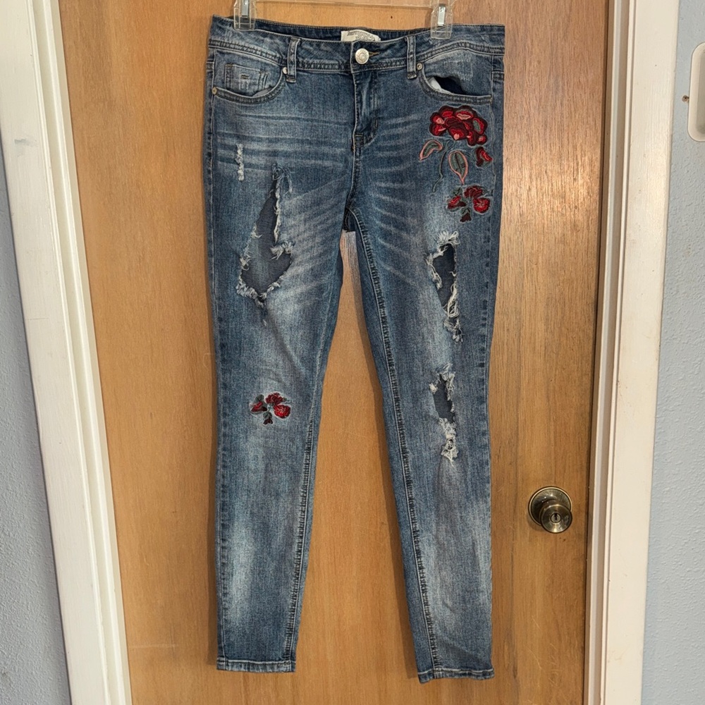 Harmony & Havoc Distressed Jeans with Flower Embroidery Junior's 11